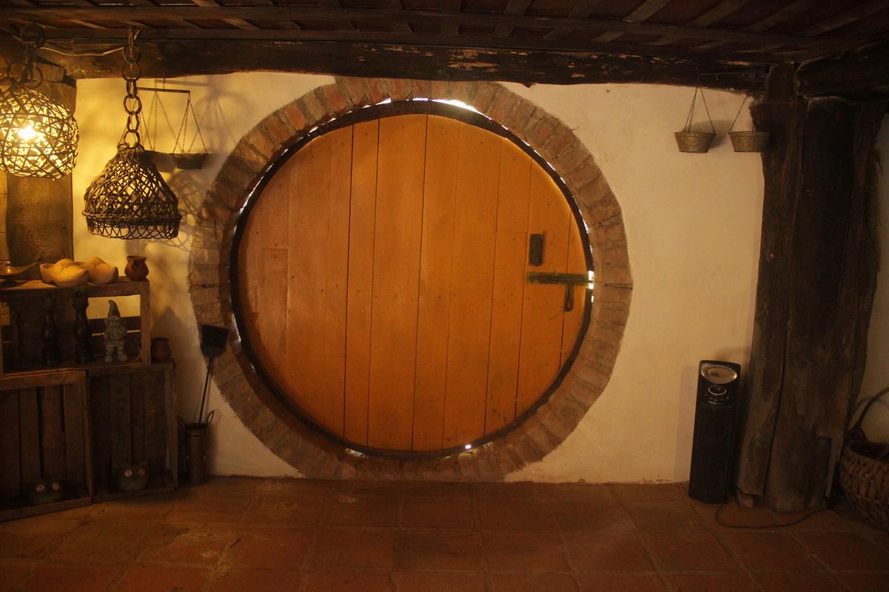 The Hobbit La Comarca Hotel Nueva San Salvador ภายนอก รูปภาพ